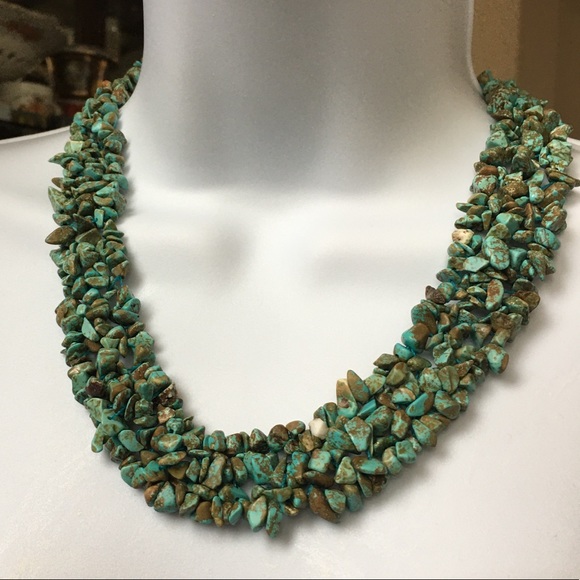 Natural turquoise chip woven mesh collar necklace - Picture 3 of 7